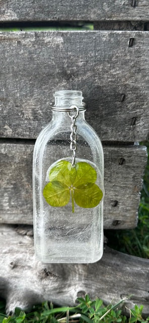 Real Four-Leaf Clover Keychain - Get Lucky!