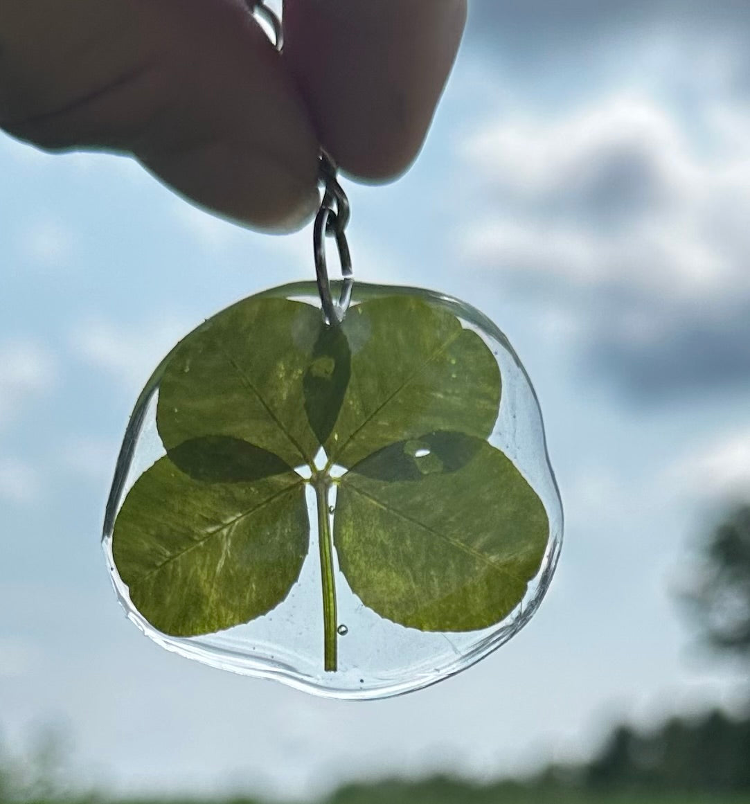 Real Four-Leaf Clover Keychain - Get Lucky!